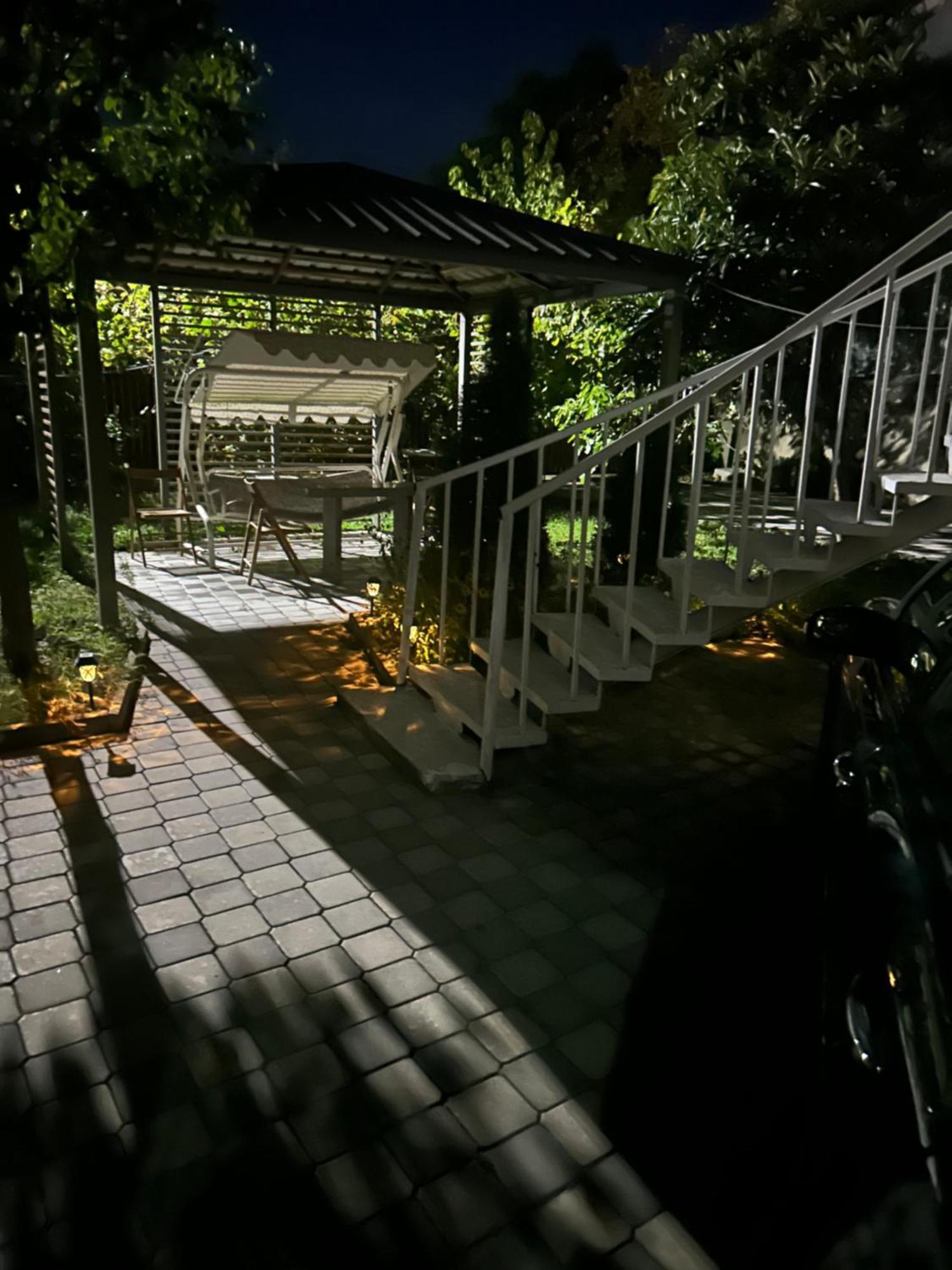 Guest House Medea Kutaisi Bagian luar foto